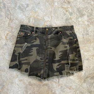Camo skirt - never worn